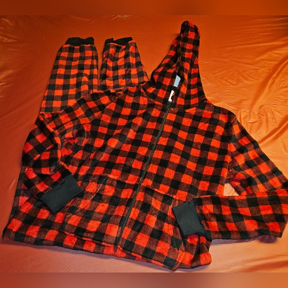 Red & Black Plaid Hooded Onsie/Jumpsuit szM Forever21 New w/Tag - Picture 1 of 7